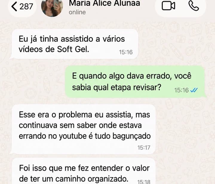 Print de conversa de WhatsApp com Maria Alice, aluna do Soft Gel Express, sobre ter assistido a vários vídeos de Soft Gel antes do curso.