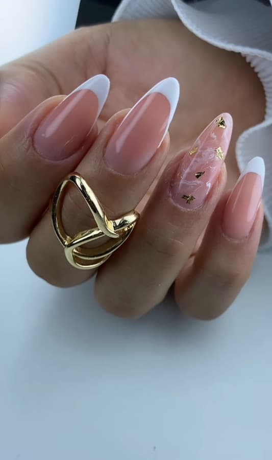 Unhas em Soft Gel e Molde F1 feitas no curso da Flávia